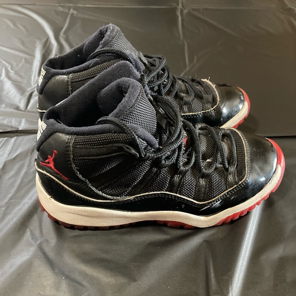 Kids Jordan’s 11 …size 13 - Picture 2 of 6